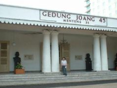 Gedung Joang 45 (foto: Wikipedia)